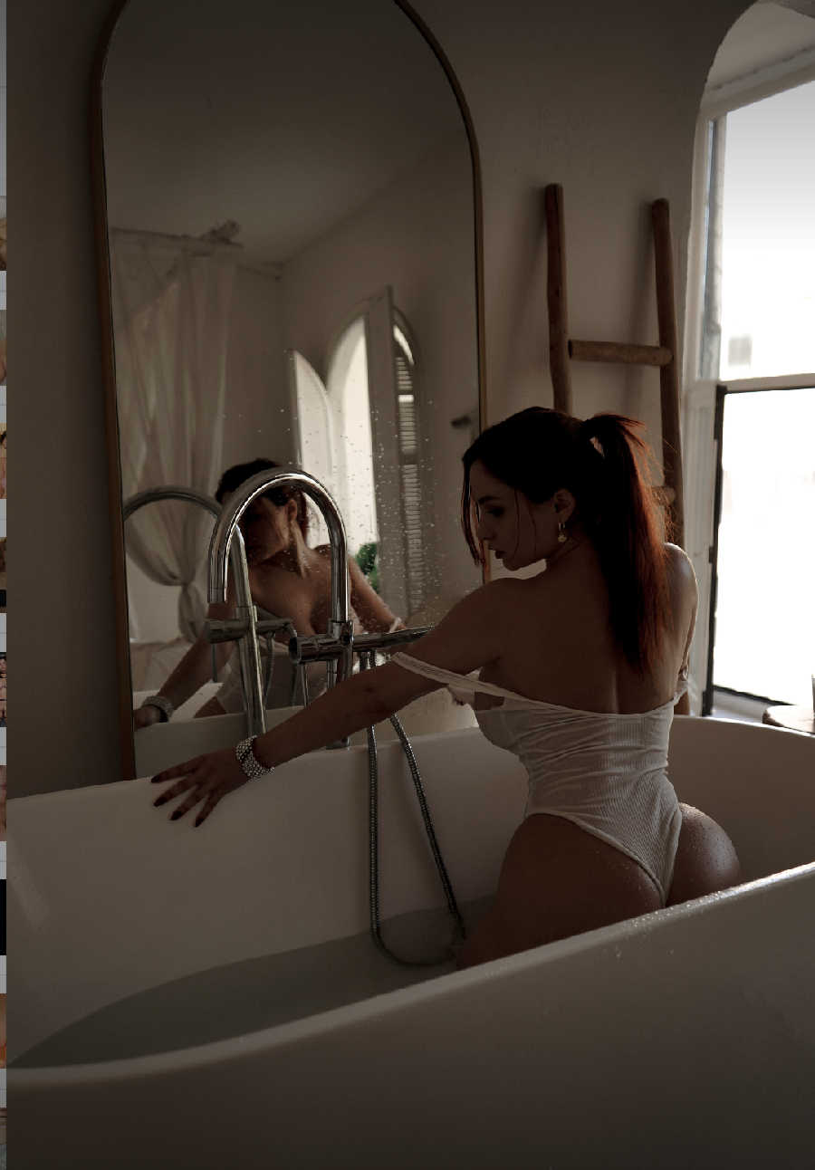 A playful frame from Miranda Faith nude — online in Daqing