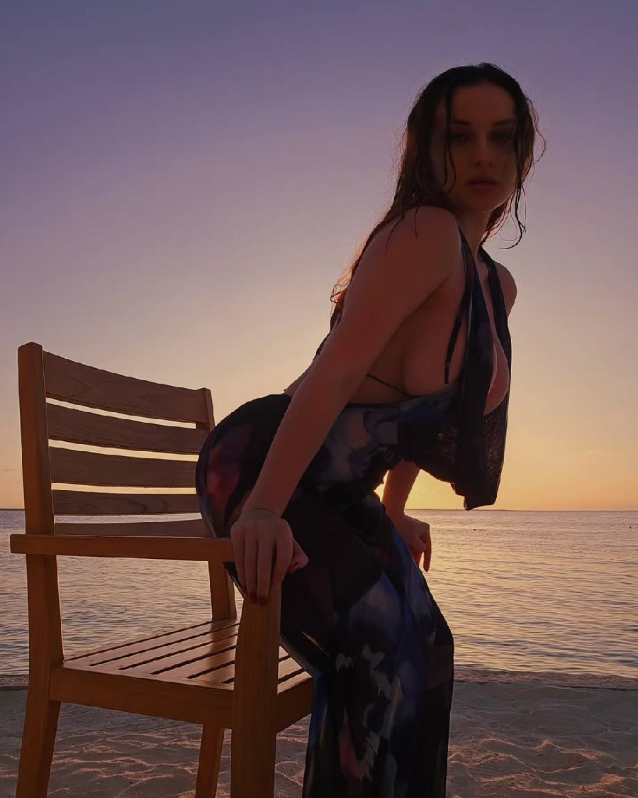 Sexy girl Miranda Faith nude in Daqing