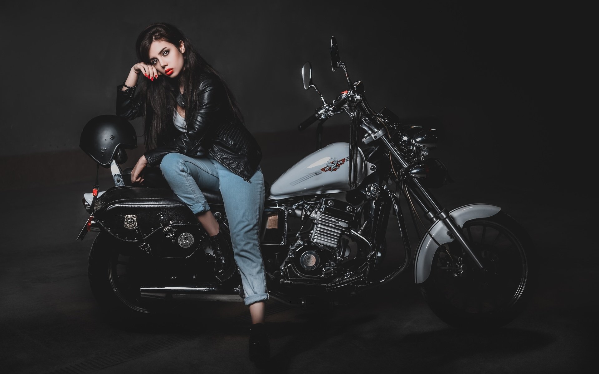 Biker girls: style and drive in Daqing