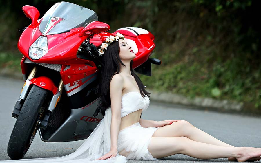 Beautiful girls and motorcycles in Daqing