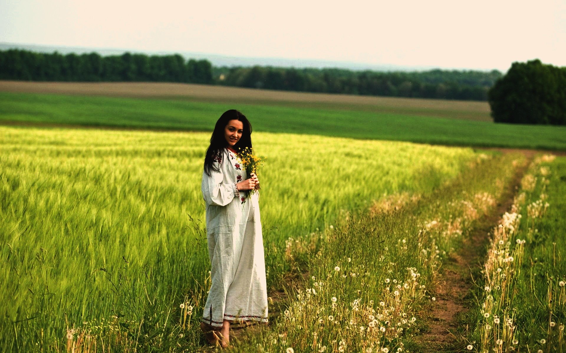 Women in Slavic costumes in Daqing