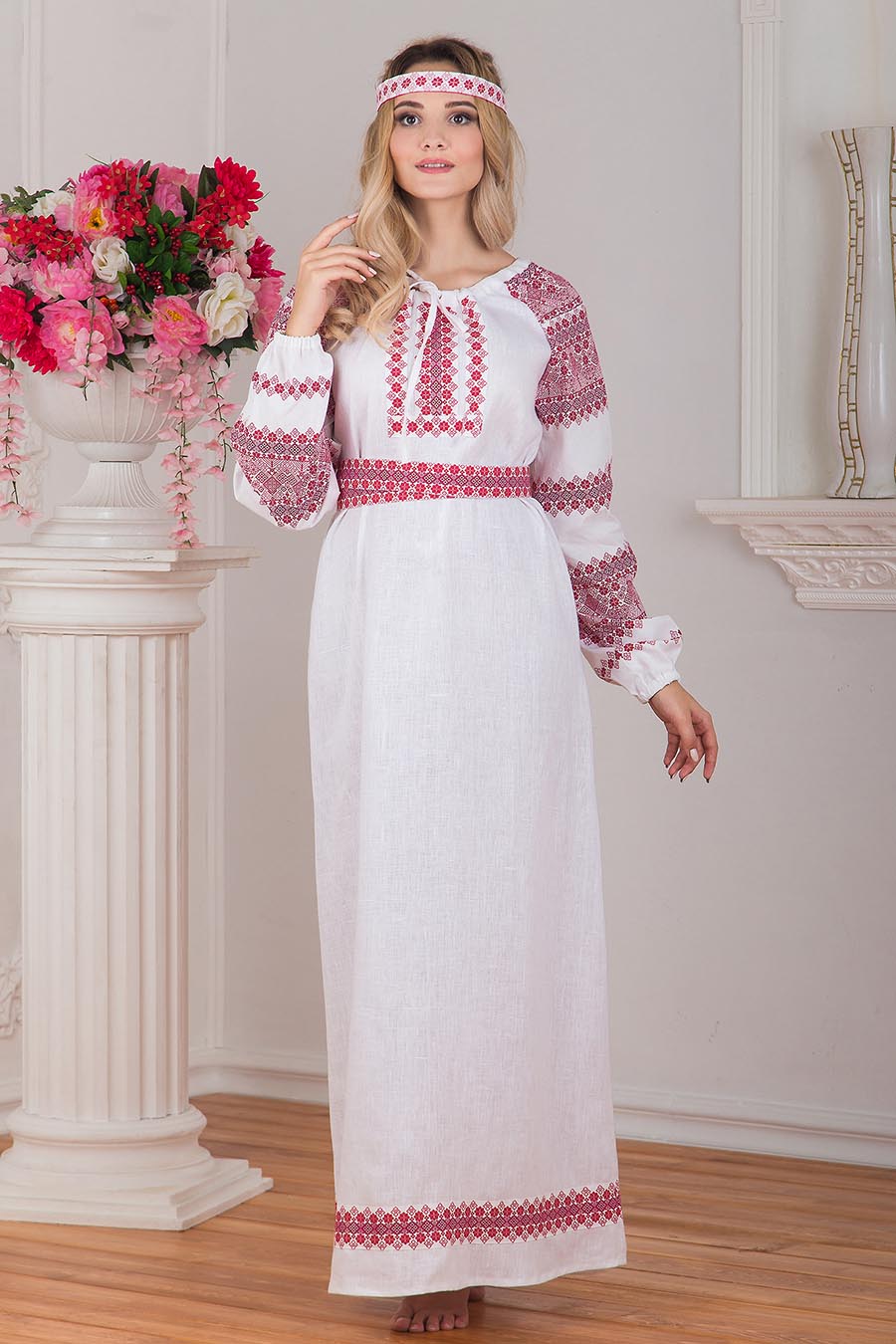 Women in Slavic costumes in Daqing