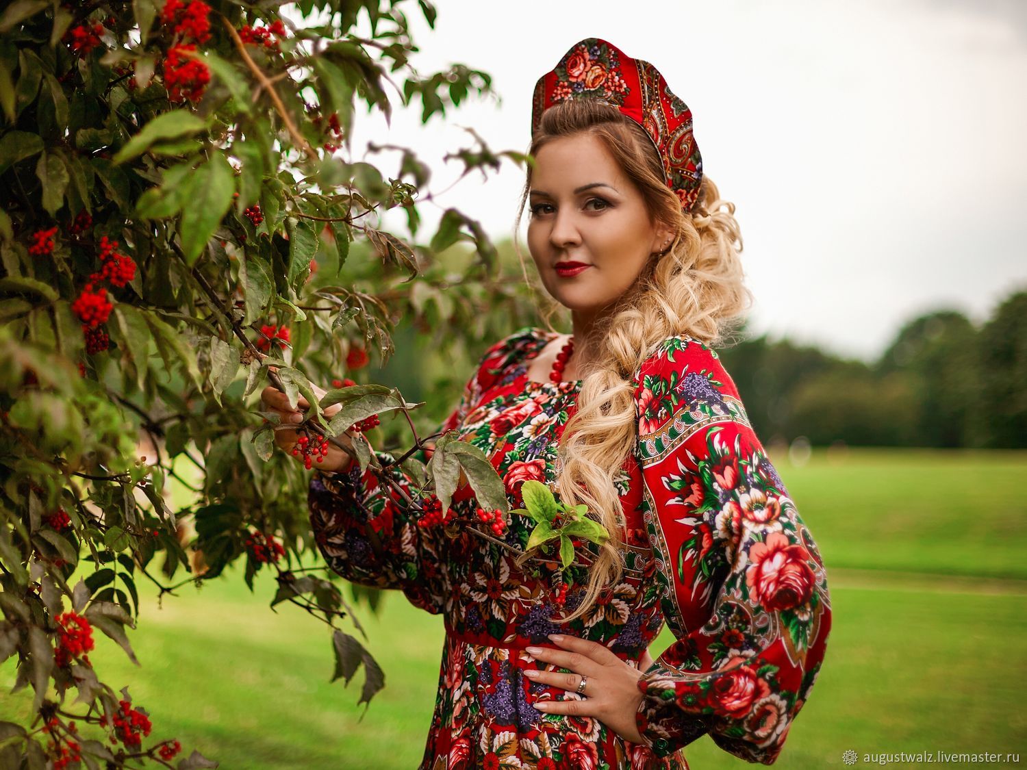 Women in Slavic costumes in Daqing