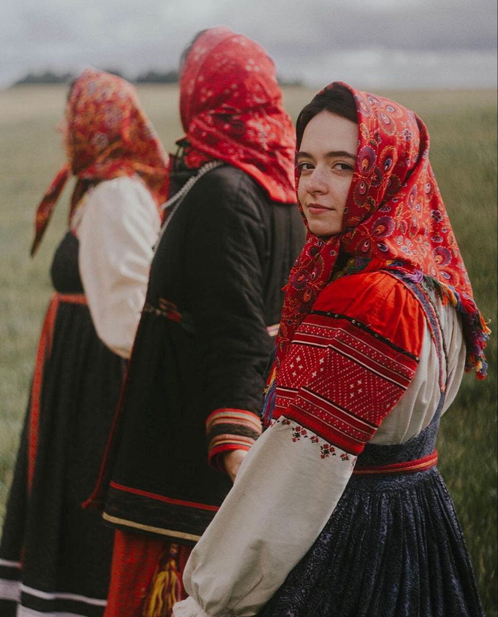 Women in Slavic costumes in Daqing