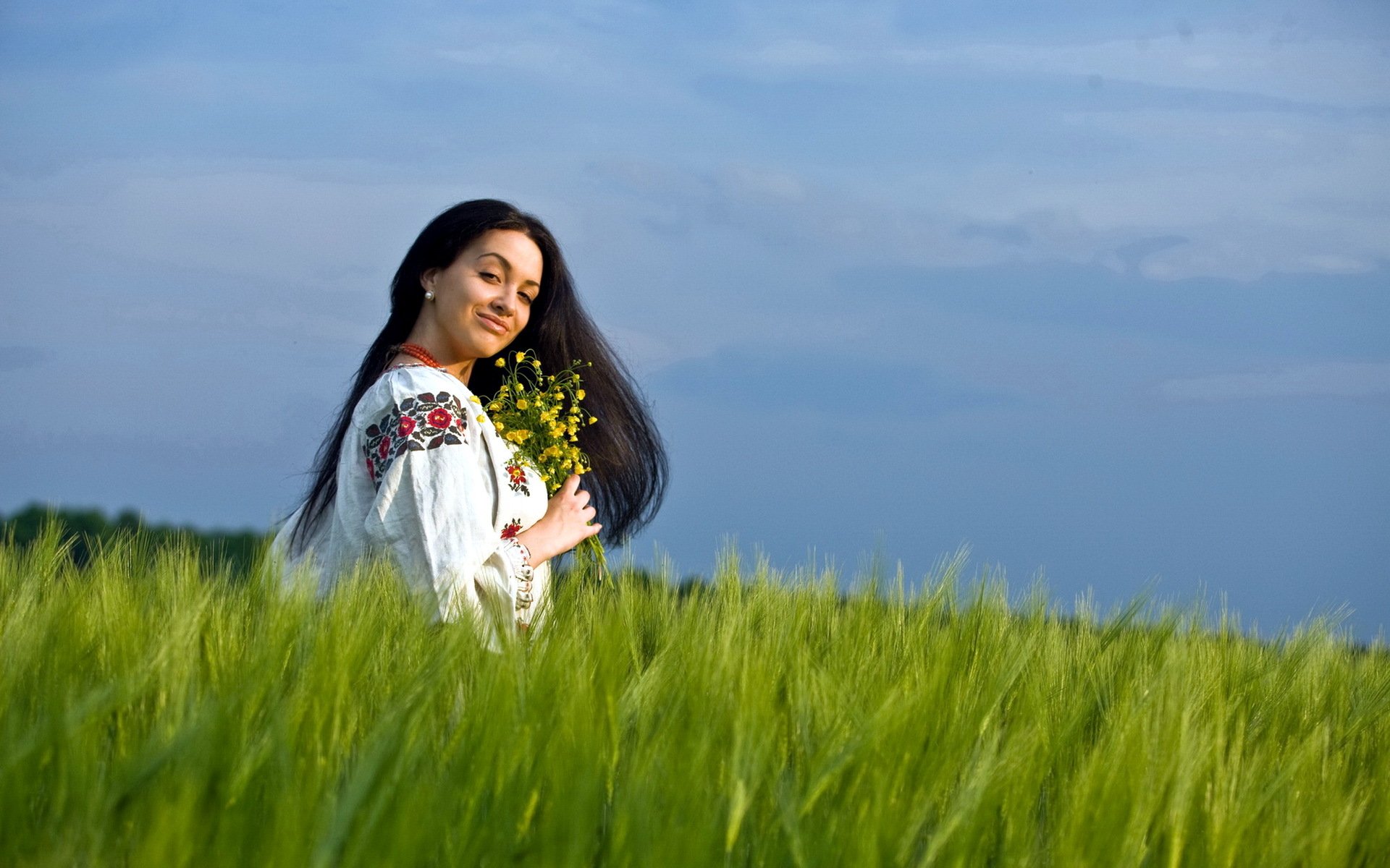 Girls in Slavic costumes in Daqing
