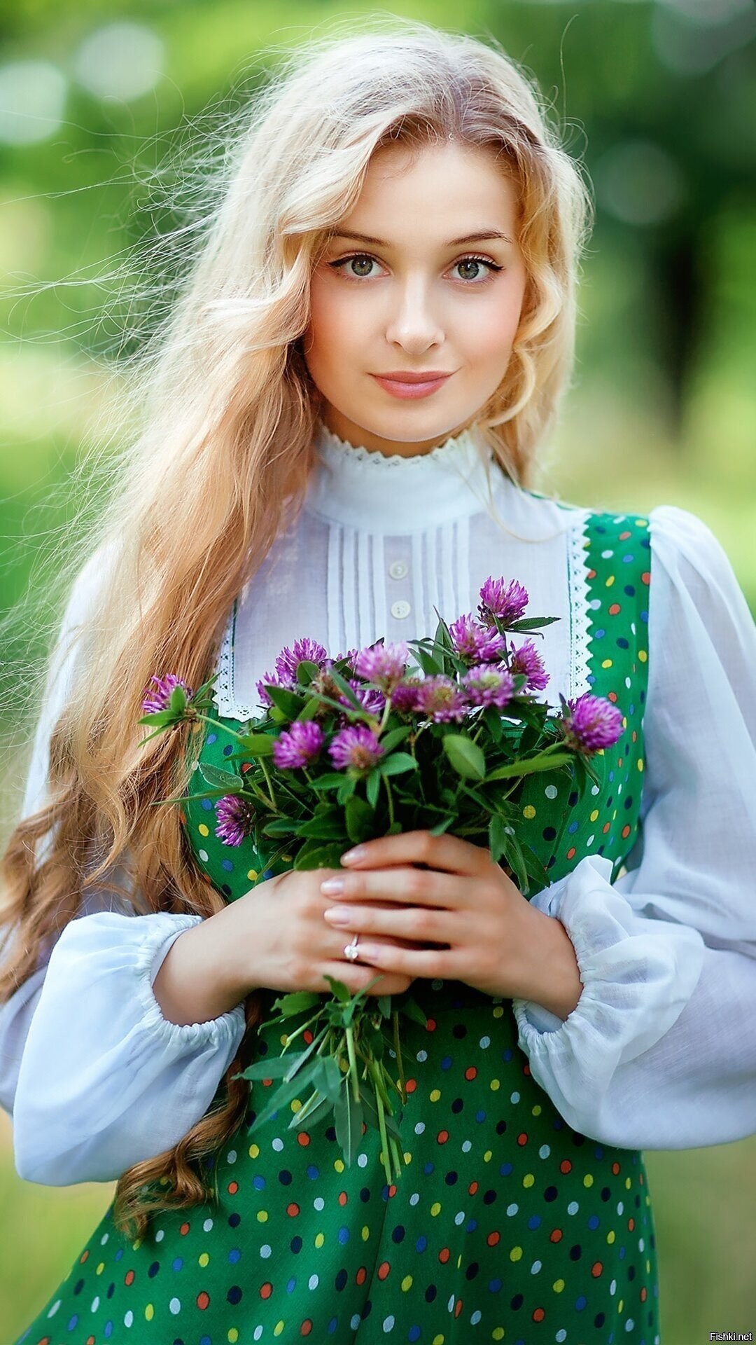 Girls in Slavic costumes in Daqing